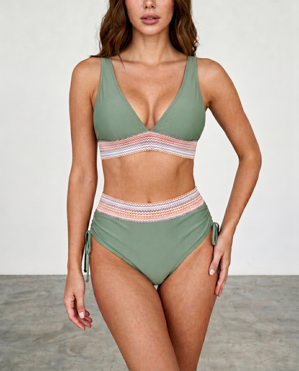 Alakformáló push-up bikini magas derekú tervezéssel